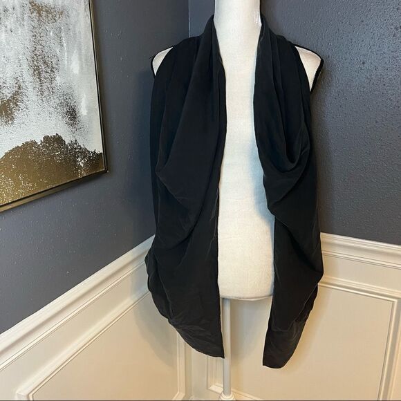 Lululemon Tranquility Sleeveless Wrap - Picture 4 of 13